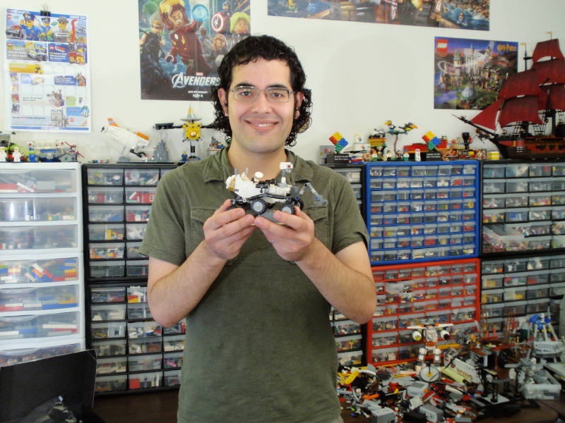 Illustration for article titled Here's the first look at Lego's official Curiosity Rover model